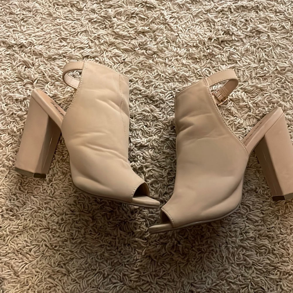 Sz 8 Heels